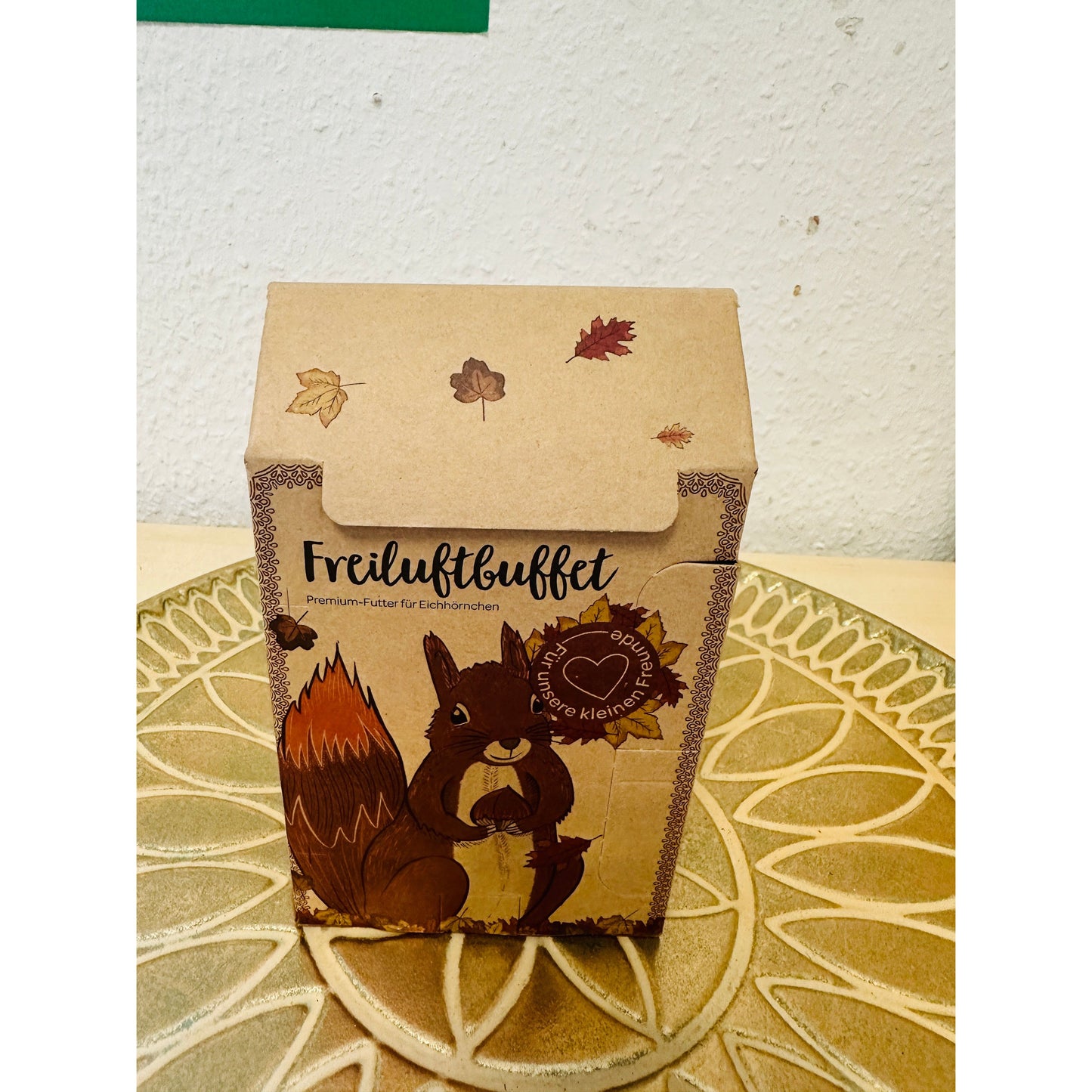 Eichhörnchen-Futter inkl. Futterstation